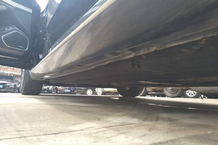 Used Hongqi H5 2024 1.5T DCT Smart Connect Flagship Edition Left Side Sill