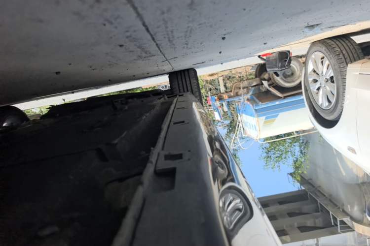 Used Hongqi H5 2024 1.5T DCT Smart Connect Flagship Edition Left Side Sill