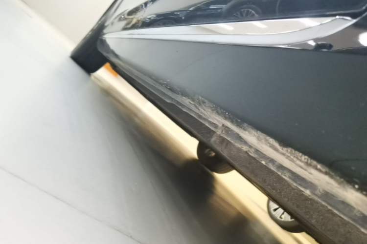 Used Hongqi H5 2024 2.0T Automatic Smart Connect Flagship Edition Left Side Sill