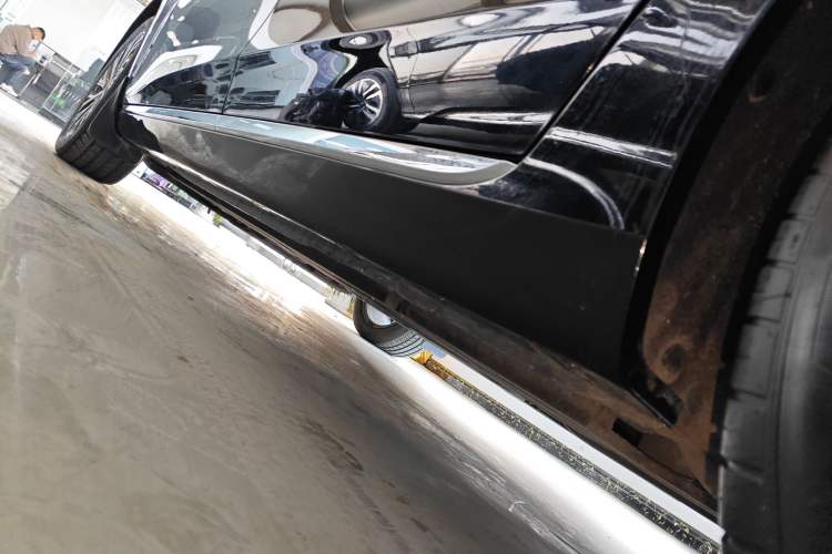 Used Hongqi H5 2024 2.0T Automatic Smart Connect Flagship Edition Left Side Sill