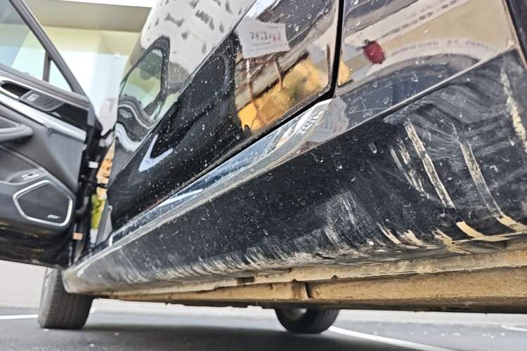 Used Hongqi H5 2024 1.5T DCT Smart Connect Flagship Edition Left Side Sill