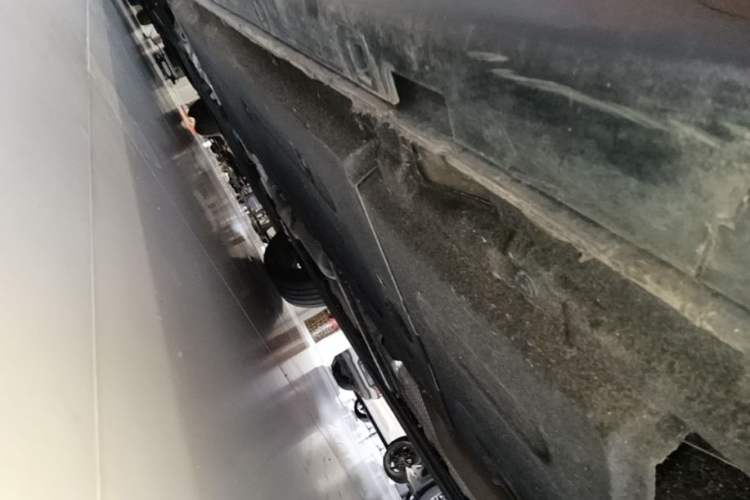 Used Hongqi H5 2024 2.0T Automatic Smart Connect Flagship Edition Left Side Sill