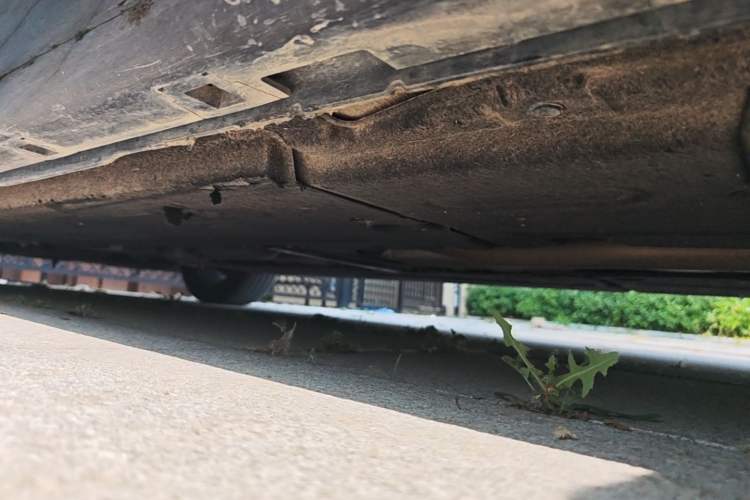 Used Hongqi H5 2024 1.5T DCT Smart Connect Flagship Edition Left Side Sill