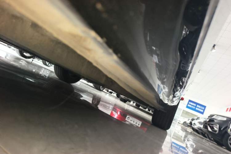 Used Hongqi H5 2024 2.0T Automatic Smart Connect Flagship Edition Left Side Sill