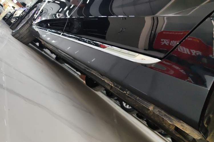 Used Hongqi H5 2024 1.5T DCT Smart Connect Flagship Edition Left Side Sill