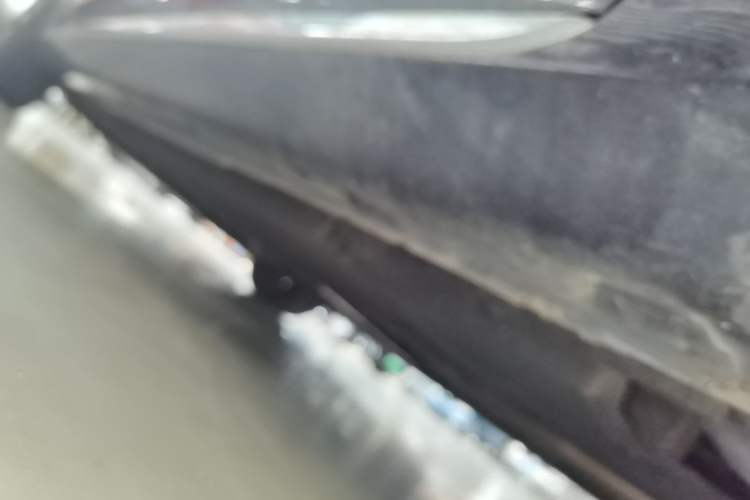 Used Hongqi H5 2024 2.0T Automatic Smart Connect Flagship Edition Left Side Sill
