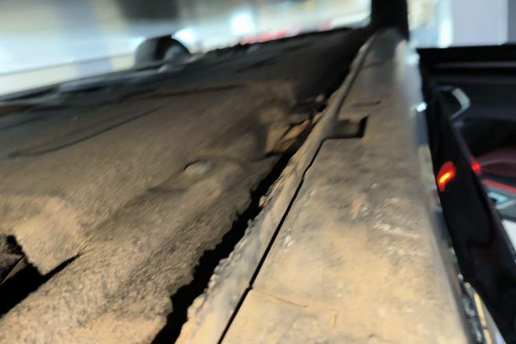 Used Hongqi H5 2024 2.0T Automatic Smart Connect Flagship Edition Left Side Sill