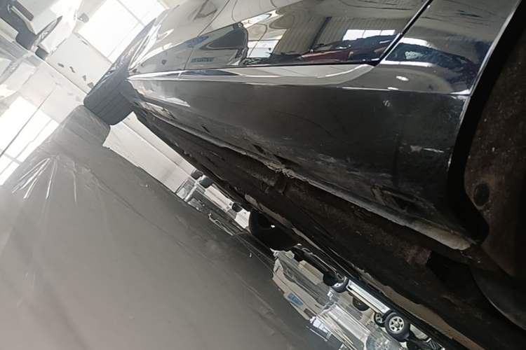 Used Hongqi H5 2024 2.0T Automatic Smart Connect Flagship Edition Left Side Sill
