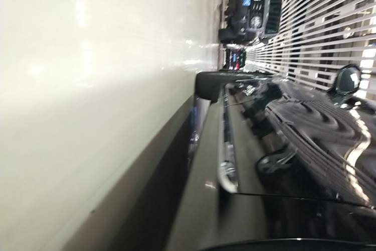 Used Hongqi H5 2024 1.5T DCT Smart Connect Flagship Edition Left Side Sill