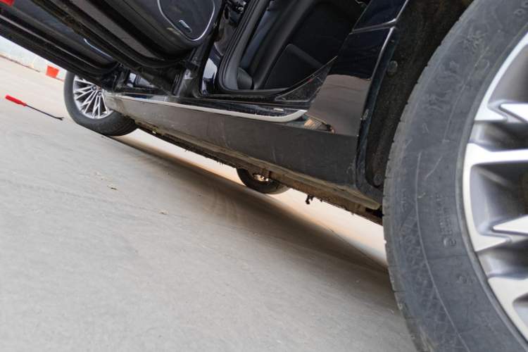 Used Hongqi H5 2024 1.5T DCT Smart Connect Flagship Edition Left Side Sill