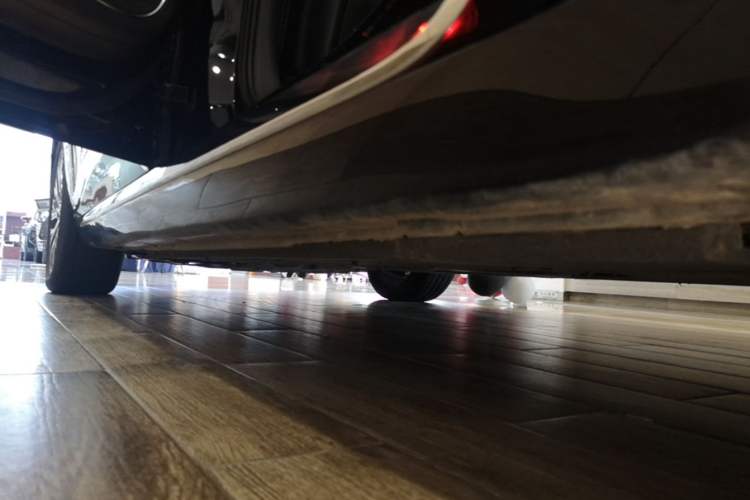 Used Hongqi H5 2024 2.0T Automatic Smart Connect Flagship Edition Left Side Sill