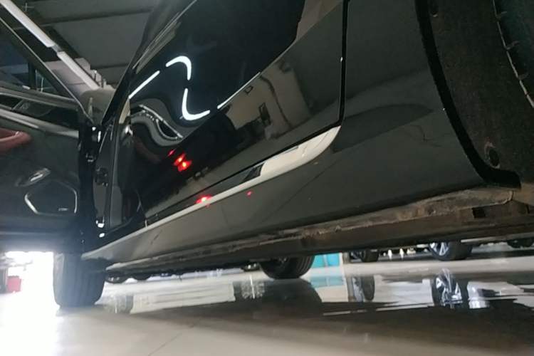 Used Hongqi H5 2024 1.5T DCT Smart Connect Flagship Edition Left Side Sill