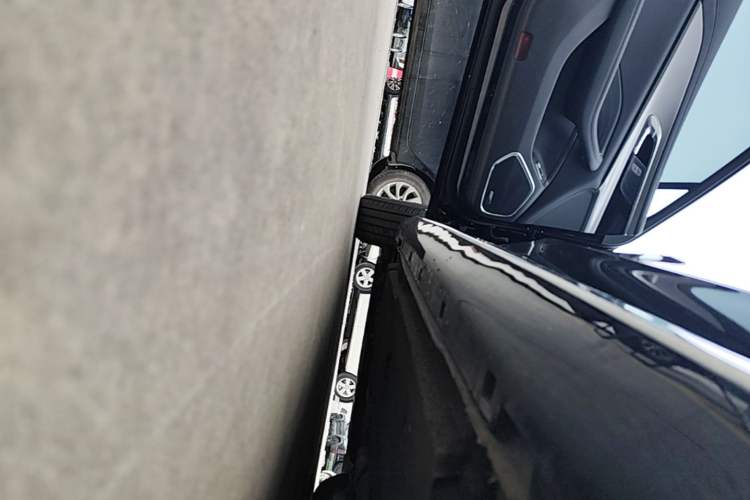 Used Hongqi H5 2024 1.5T DCT Smart Connect Flagship Edition Left Side Sill