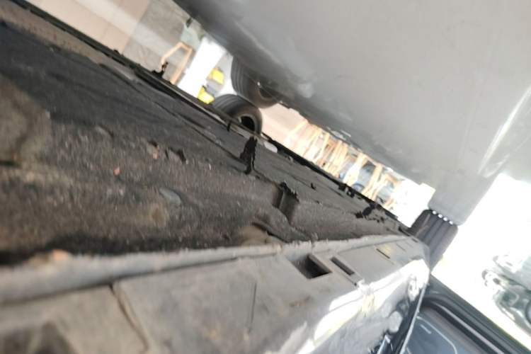 Used Hongqi H5 2024 2.0T Automatic Smart Connect Flagship Edition Left Side Sill