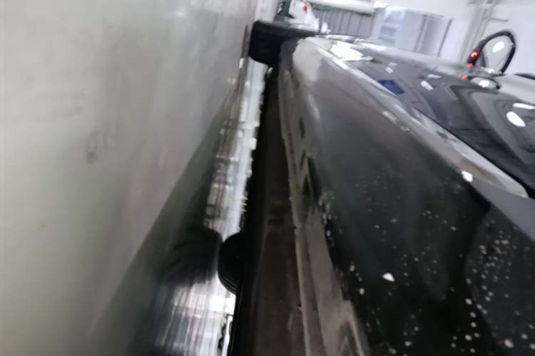 Used Hongqi H5 2024 2.0T Automatic Smart Connect Flagship Edition Left Side Sill