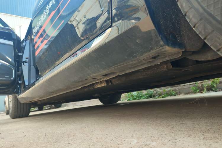 Used Hongqi H5 2024 1.5T DCT Smart Connect Flagship Edition Left Side Sill