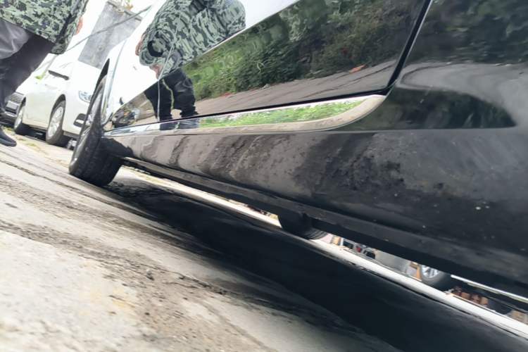 Used Hongqi H5 2024 1.5T DCT Smart Connect Flagship Edition Left Side Sill