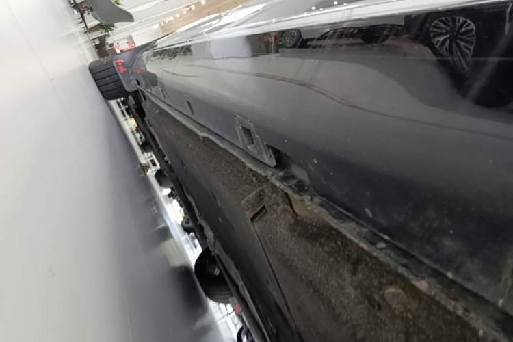 Used Hongqi H5 2024 2.0T Automatic Smart Connect Flagship Edition Left Side Sill