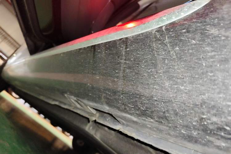 Used Hongqi H5 2024 2.0T Automatic Smart Connect Flagship Edition Left Side Sill
