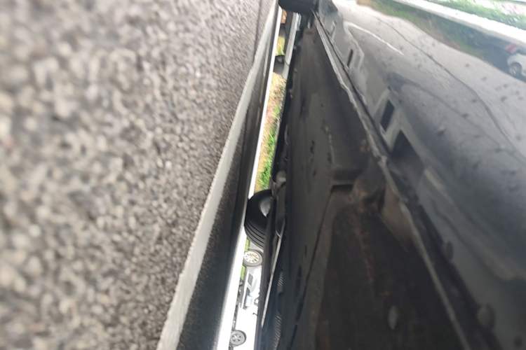 Used Hongqi H5 2024 1.5T DCT Smart Connect Flagship Edition Left Side Sill