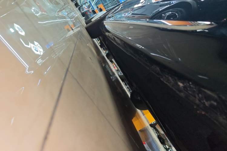 Used Hongqi H5 2024 2.0T Automatic Smart Connect Flagship Edition Left Side Sill