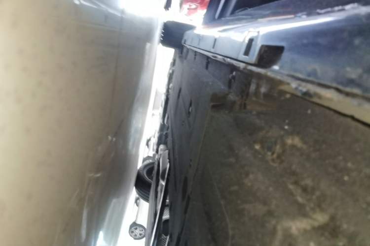 Used Hongqi H5 2024 2.0T Automatic Smart Connect Flagship Edition Left Side Sill