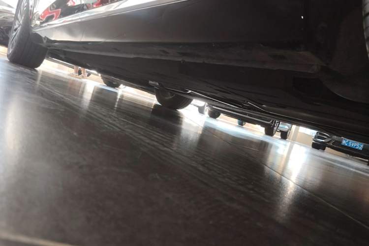 Used Hongqi H5 2024 2.0T Automatic Smart Connect Flagship Edition Left Side Sill