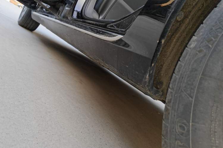 Used Hongqi H5 2024 1.5T DCT Smart Connect Flagship Edition Left Side Sill