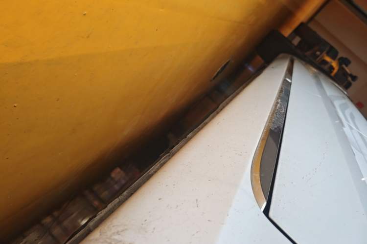 Used Hongqi H5 2024 2.0T Automatic Smart Connect Flagship Edition Left Side Sill
