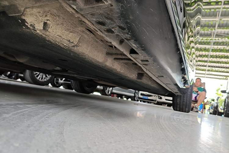 Used Hongqi H5 2024 2.0T Automatic Smart Connect Flagship Edition Left Side Sill