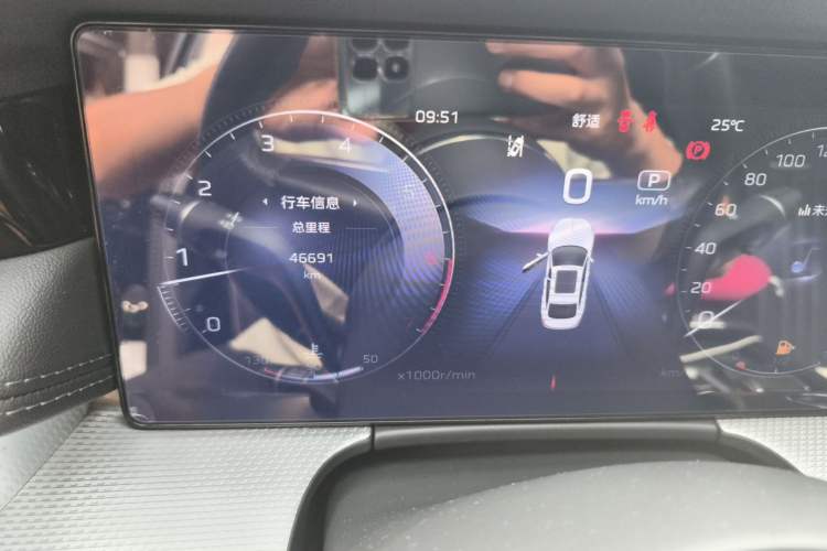 Used Hongqi H5 2024 2.0T Automatic Smart Connect Flagship Edition Odometer Close Up