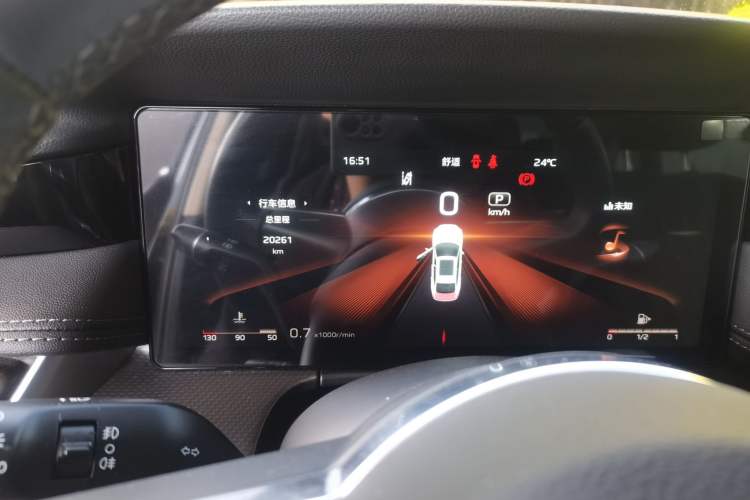 Used Hongqi H5 2024 2.0T Automatic Smart Connect Flagship Edition Odometer Close Up