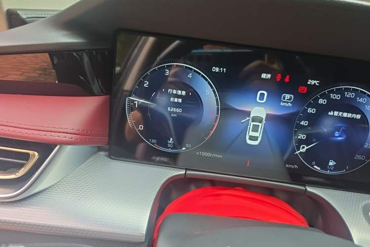 Used Hongqi H5 2024 2.0T Automatic Smart Connect Flagship Edition Odometer Close Up