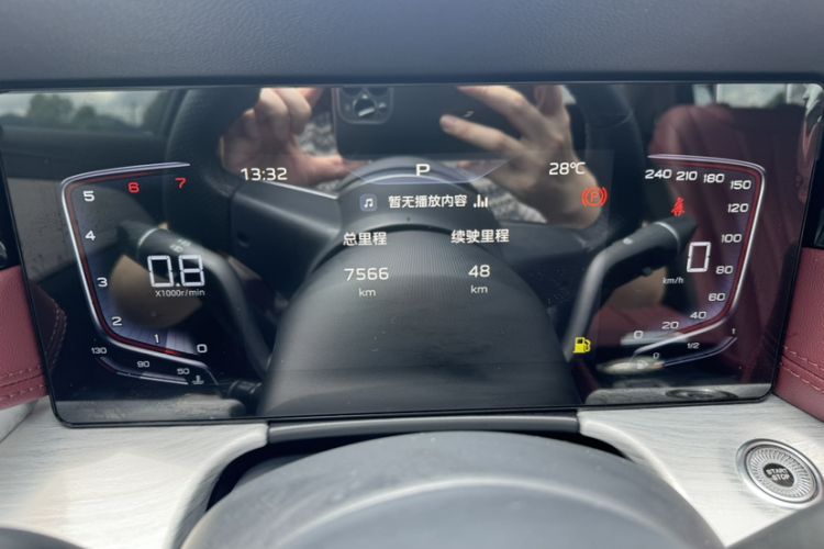 Used Hongqi H5 2024 1.5T DCT Smart Connect Flagship Edition Odometer Close Up