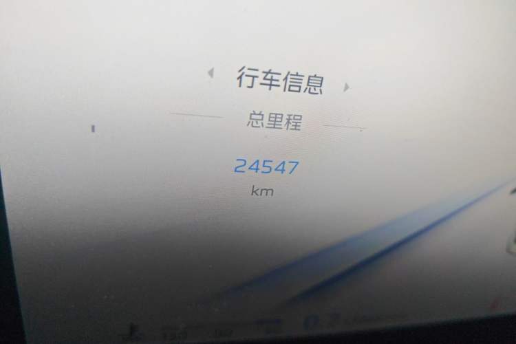 Used Hongqi H5 2024 2.0T Automatic Smart Connect Flagship Edition Odometer Close Up