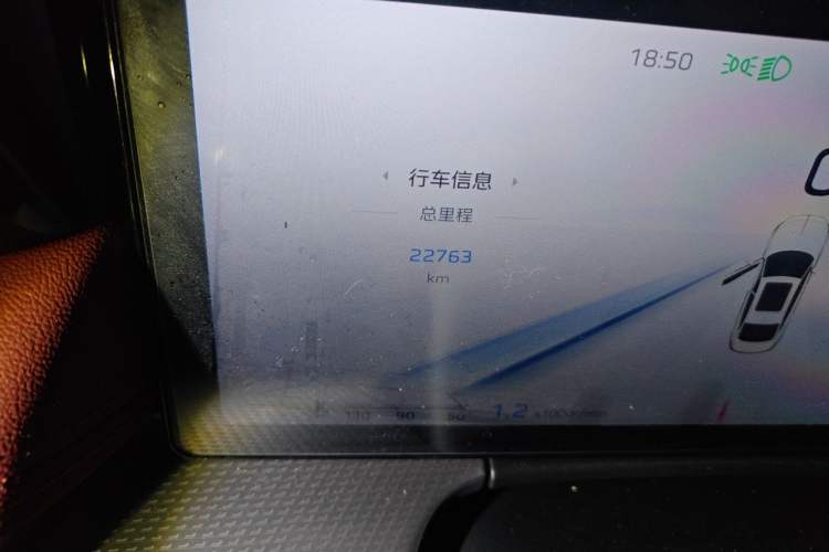 Used Hongqi H5 2024 2.0T Automatic Smart Connect Flagship Edition Odometer Close Up
