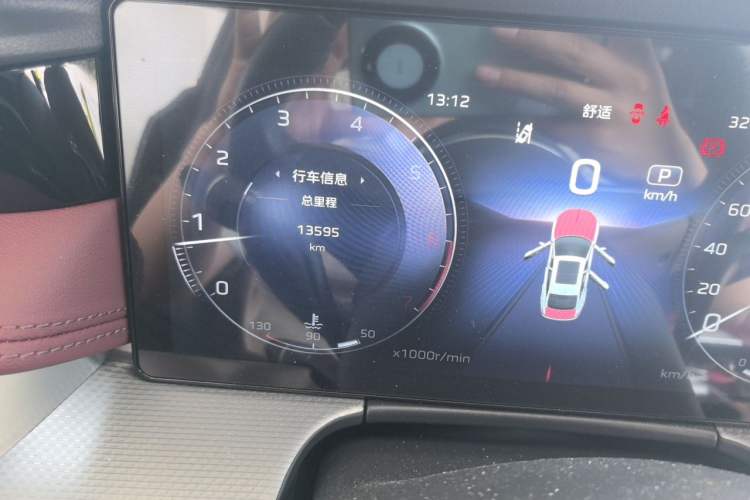Used Hongqi H5 2024 2.0T Automatic Smart Connect Flagship Edition Odometer Close Up