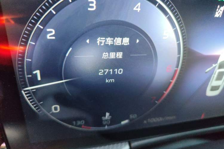 Used Hongqi H5 2024 2.0T Automatic Smart Connect Flagship Edition Odometer Close Up