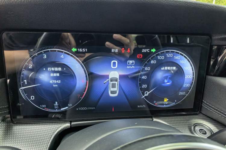 Used Hongqi H5 2024 2.0T Automatic Smart Connect Flagship Edition Odometer Close Up