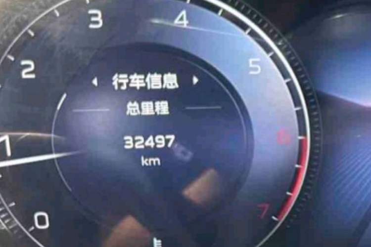 Used Hongqi H5 2024 2.0T Automatic Smart Connect Flagship Edition Odometer Close Up