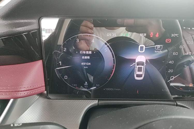 Used Hongqi H5 2024 2.0T Automatic Smart Connect Flagship Edition Odometer Close Up