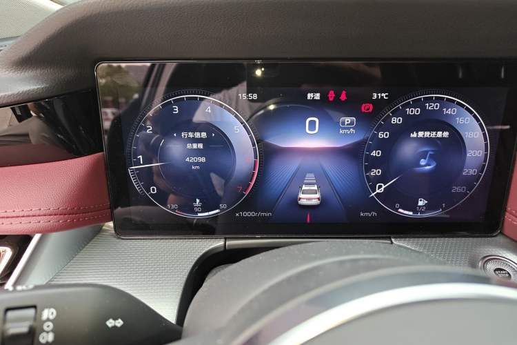 Used Hongqi H5 2024 2.0T Automatic Smart Connect Flagship Edition Odometer Close Up