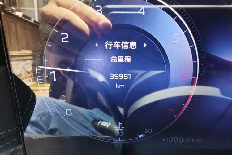 Used Hongqi H5 2024 2.0T Automatic Smart Connect Flagship Edition Odometer Close Up