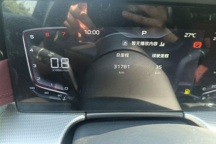 Used Hongqi H5 2024 1.5T DCT Smart Connect Flagship Edition Odometer Close Up