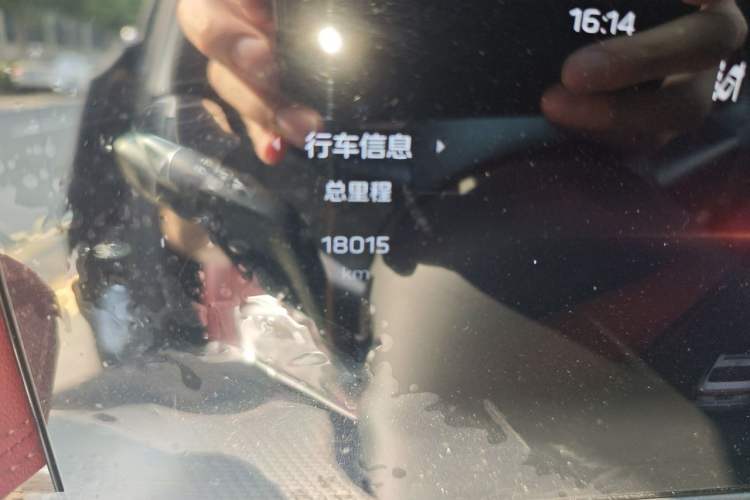 Used Hongqi H5 2024 2.0T Automatic Smart Connect Flagship Edition Odometer Close Up