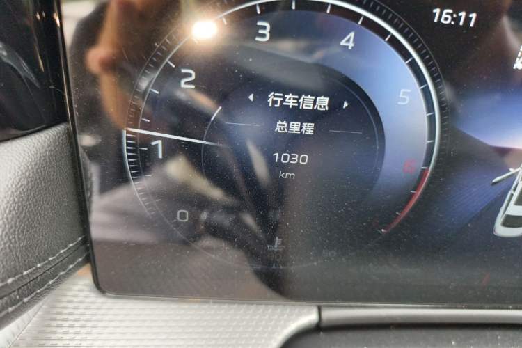 Used Hongqi H5 2024 2.0T Automatic Smart Connect Flagship Edition Odometer Close Up