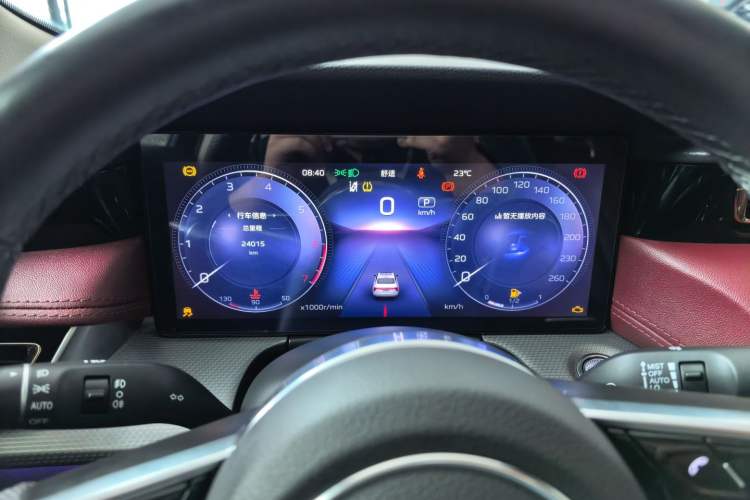 Used Hongqi H5 2024 2.0T Automatic Smart Connect Flagship Edition Odometer Close Up