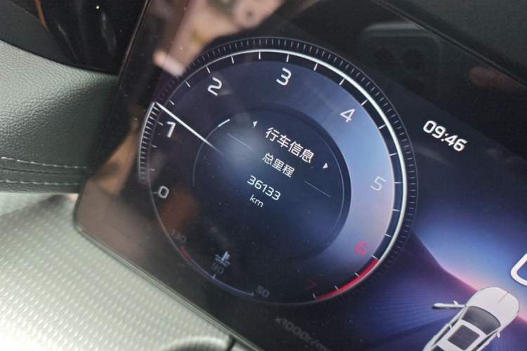 Used Hongqi H5 2024 2.0T Automatic Smart Connect Flagship Edition Odometer Close Up
