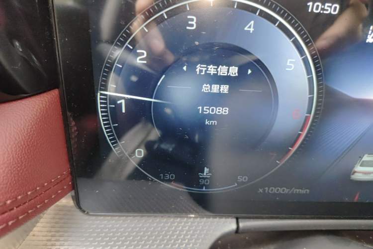 Used Hongqi H5 2024 2.0T Automatic Smart Connect Flagship Edition Odometer Close Up