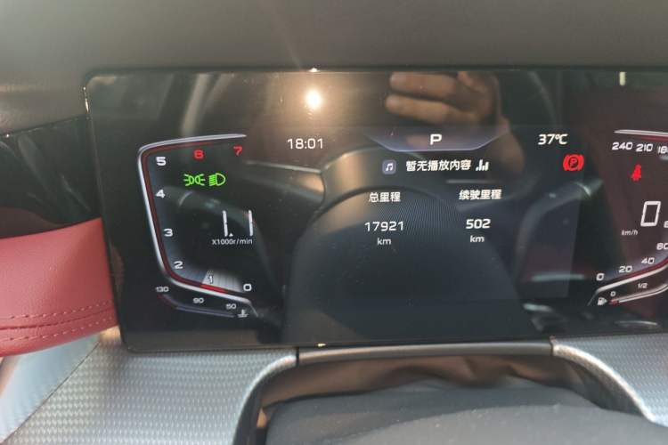 Used Hongqi H5 2024 1.5T DCT Smart Connect Flagship Edition Odometer Close Up